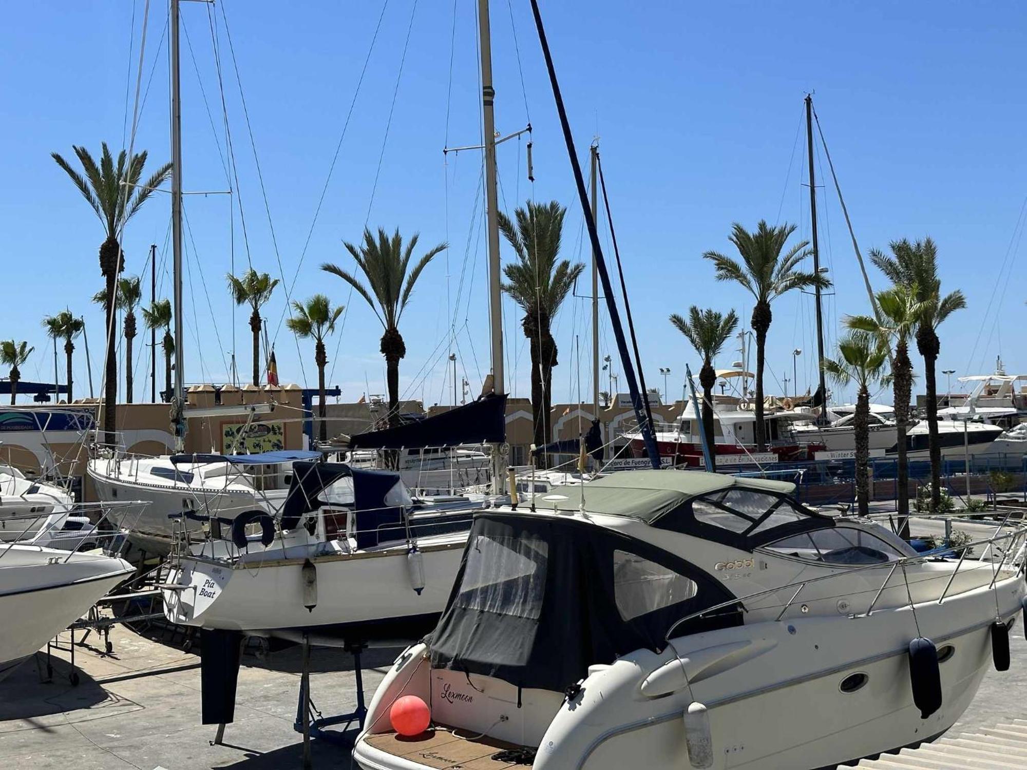 Estudio Pyr Privado Frente Al Puerto De フエンヒロラ エクステリア 写真
